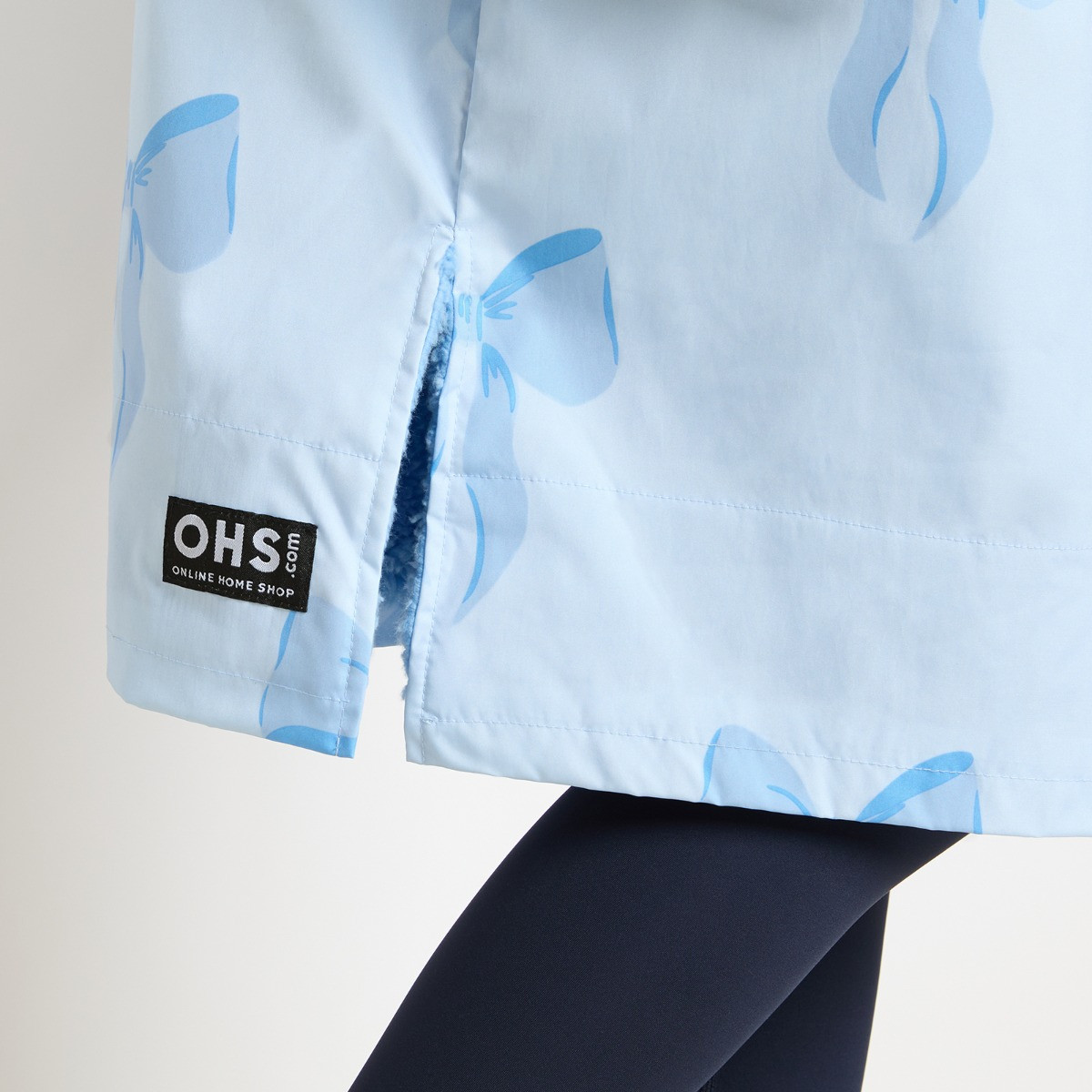 OHS Adults Water Resistant Bow Print Sherpa Drying Robe - Blue>