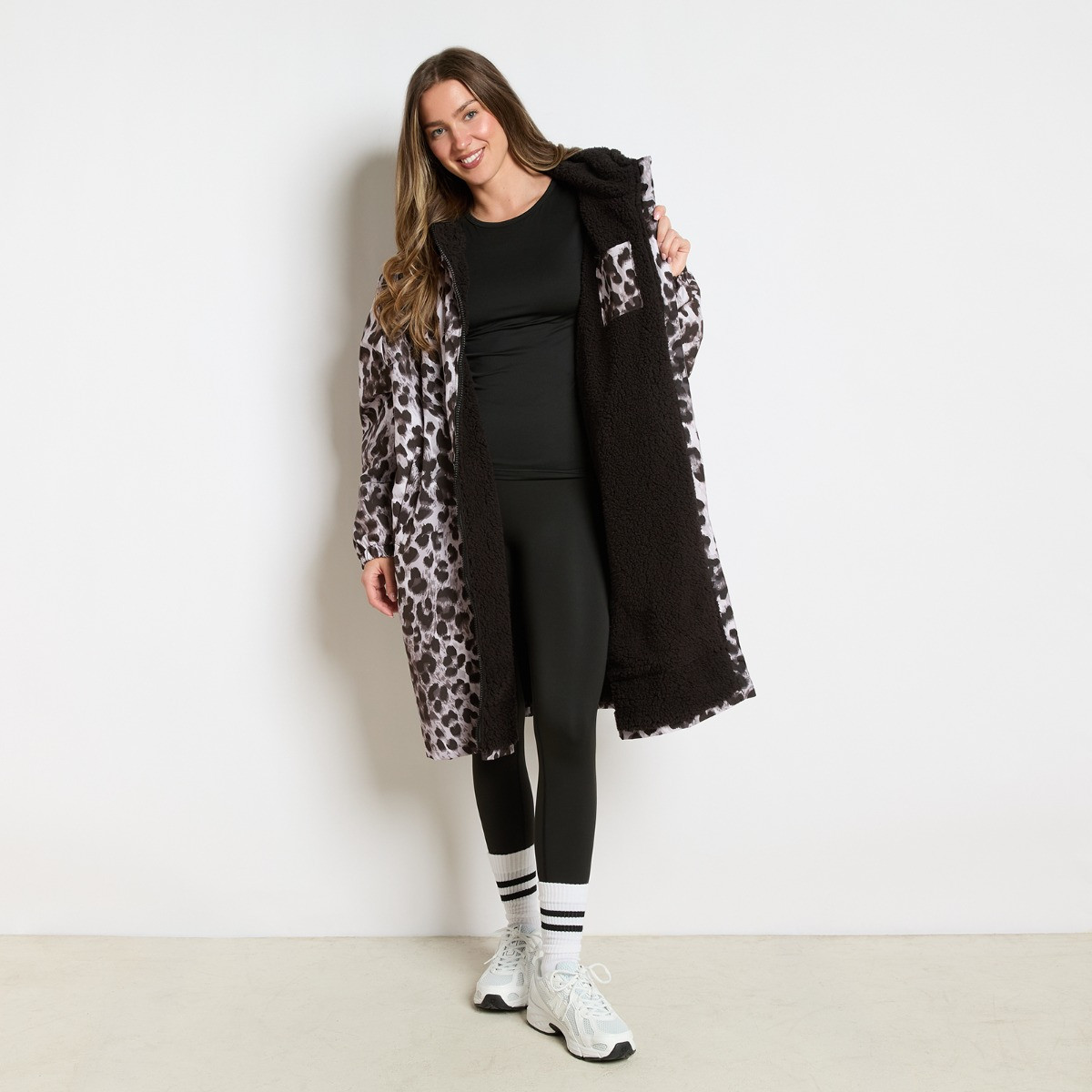 OHS Adults Water Resistant Leopard Print Sherpa Drying Robe - Monochrome>