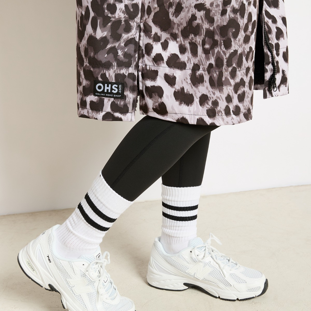 OHS Adults Water Resistant Leopard Print Sherpa Drying Robe - Monochrome>