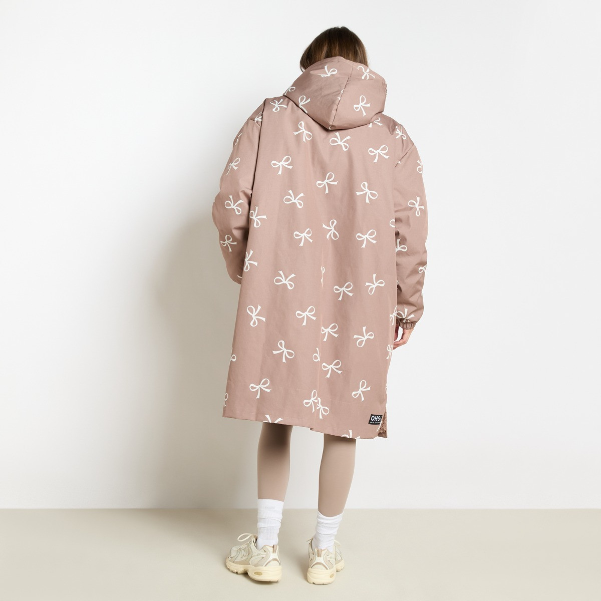 OHS Adults Water Resistant Bow Print Sherpa Drying Robe - Mink>