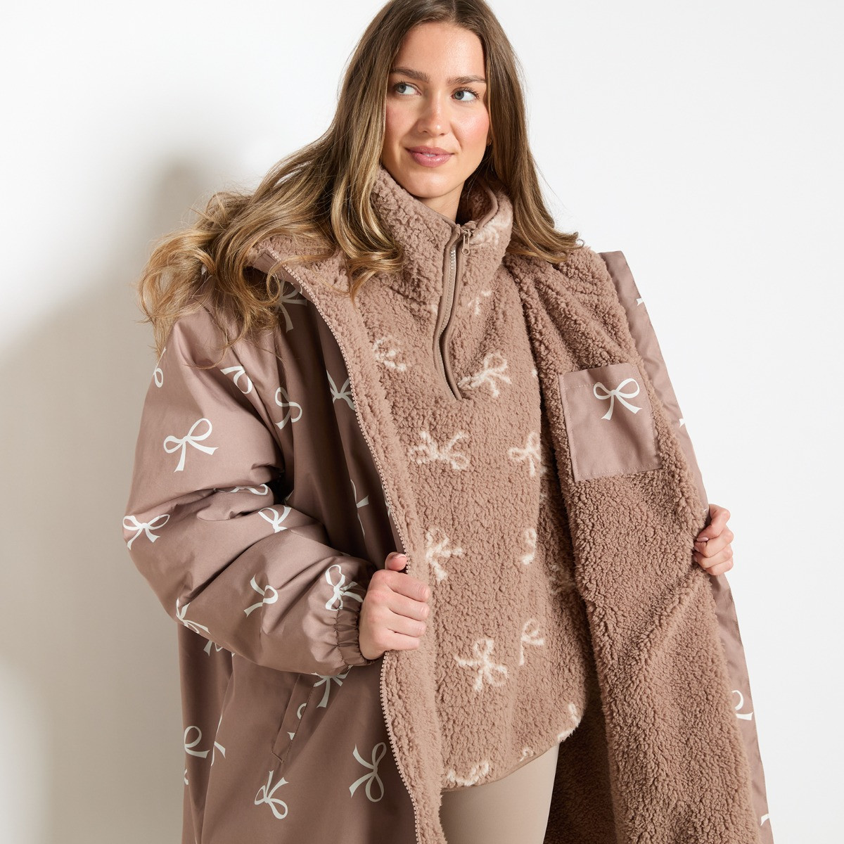 OHS Adults Water Resistant Bow Print Sherpa Drying Robe - Mink>