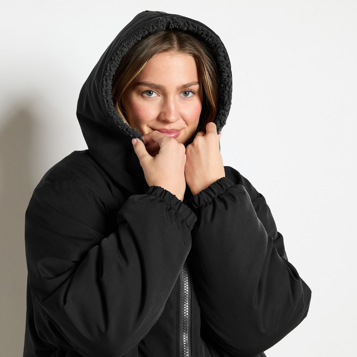 OHS Adults Water Resistant Sherpa Drying Robe - Black>