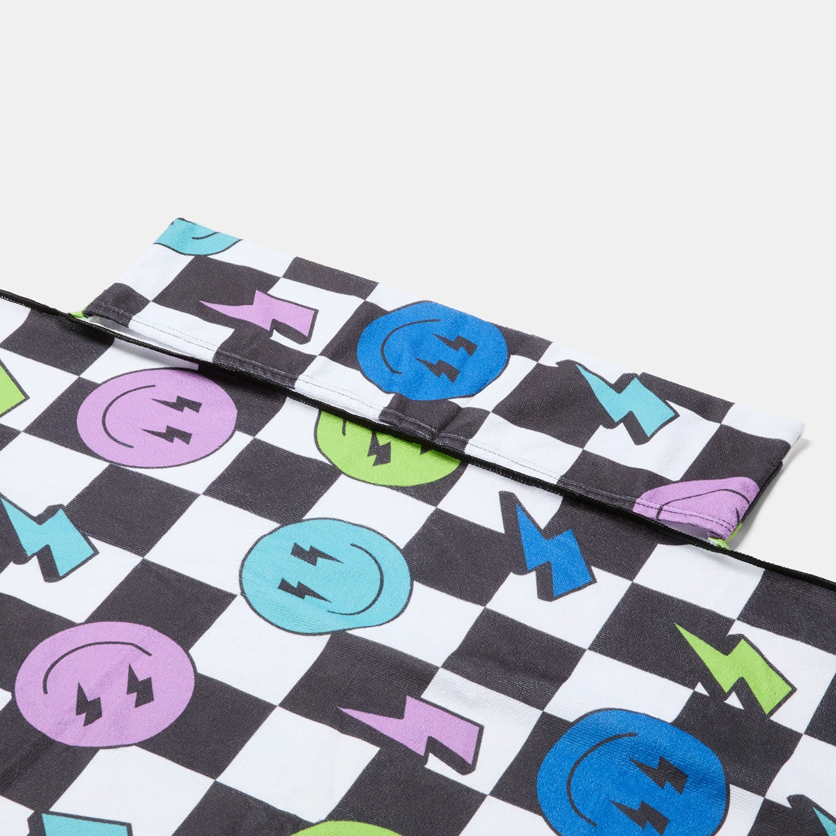 OHS Smiley Checkerboard Beach Towel in a Bag - Monochrome>