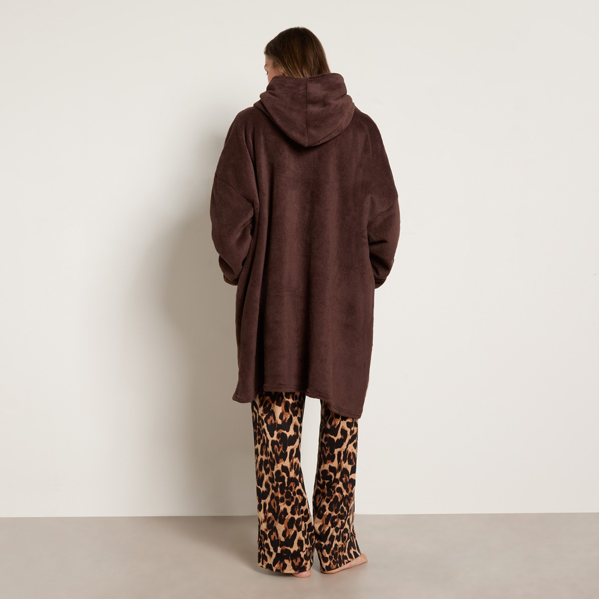 OHS Supersoft Hoodie Blanket - Chocolate>