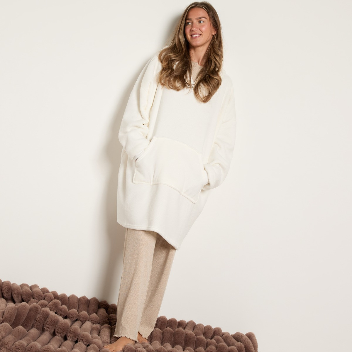 OHS Supersoft Hoodie Blanket - Cream>
