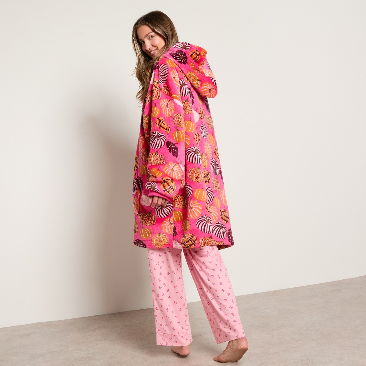 OHS Cosy Adults Pumpkin Print Hoodie Blanket - Pink>