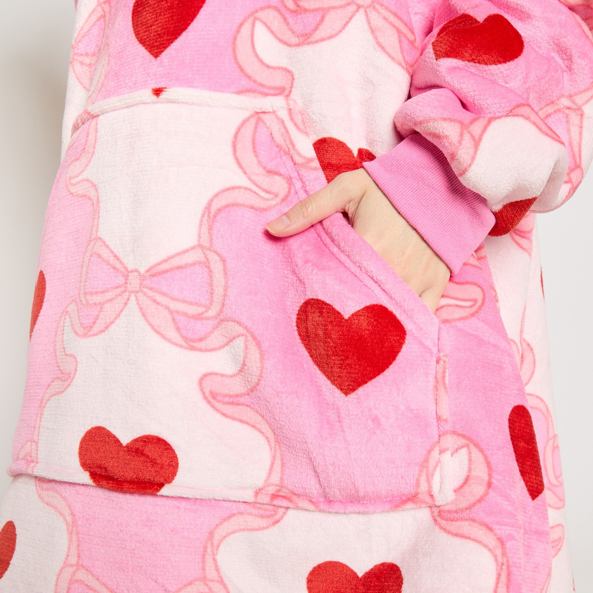 OHS Lattice Bow & Heart Print Hoodie Blanket - Pink>