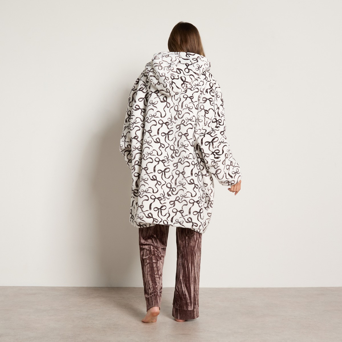 OHS Ribbon Bow Print Hoodie Blanket - Monochrome>