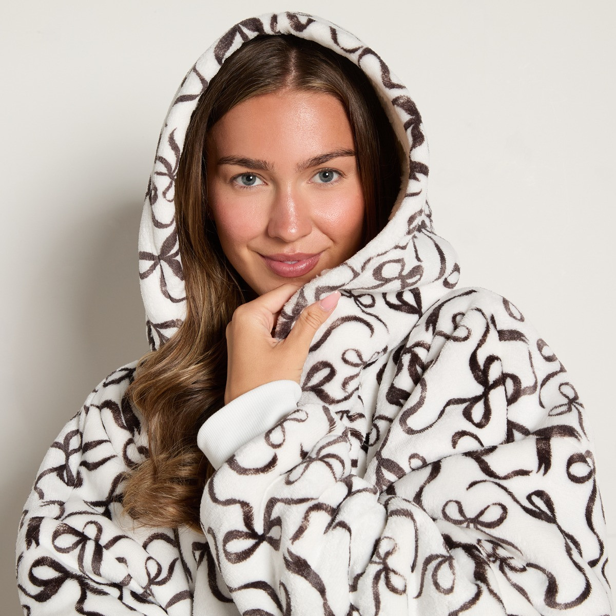 OHS Ribbon Bow Print Hoodie Blanket - Monochrome>