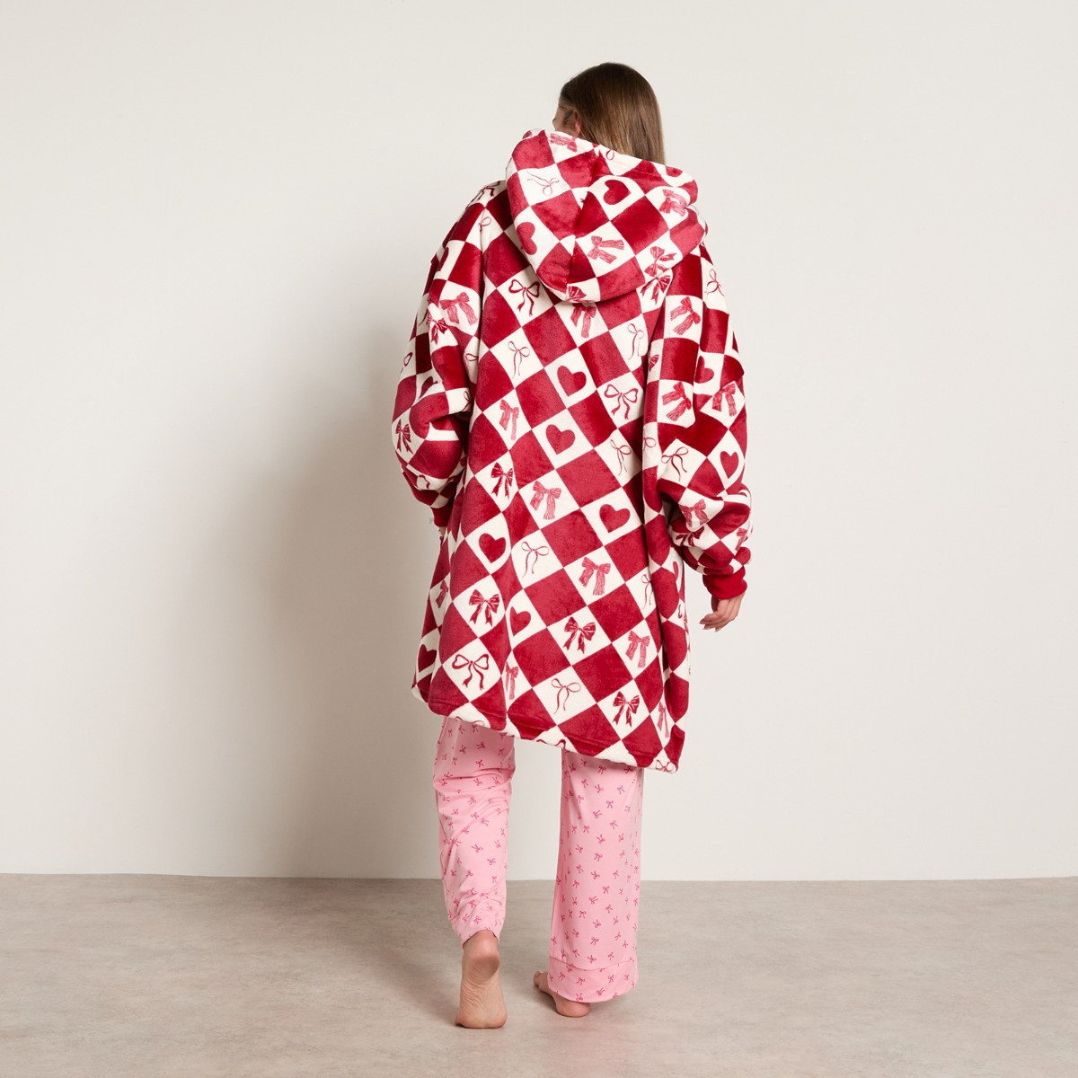 OHS Cosy Adults Heart Harlequin Print Hoodie Blanket - Red>