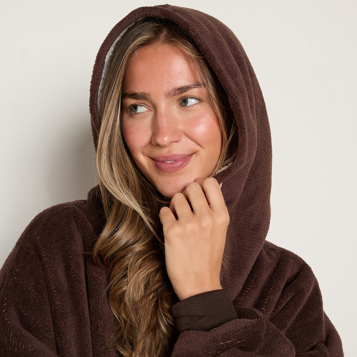 OHS Extra-Long Sherpa Hoodie Blanket - Brown>