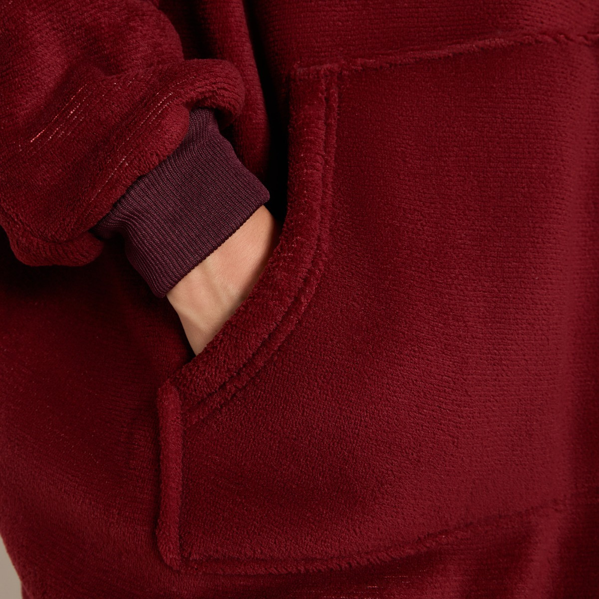 OHS Extra-Long Sherpa Hoodie Blanket - Burgundy>