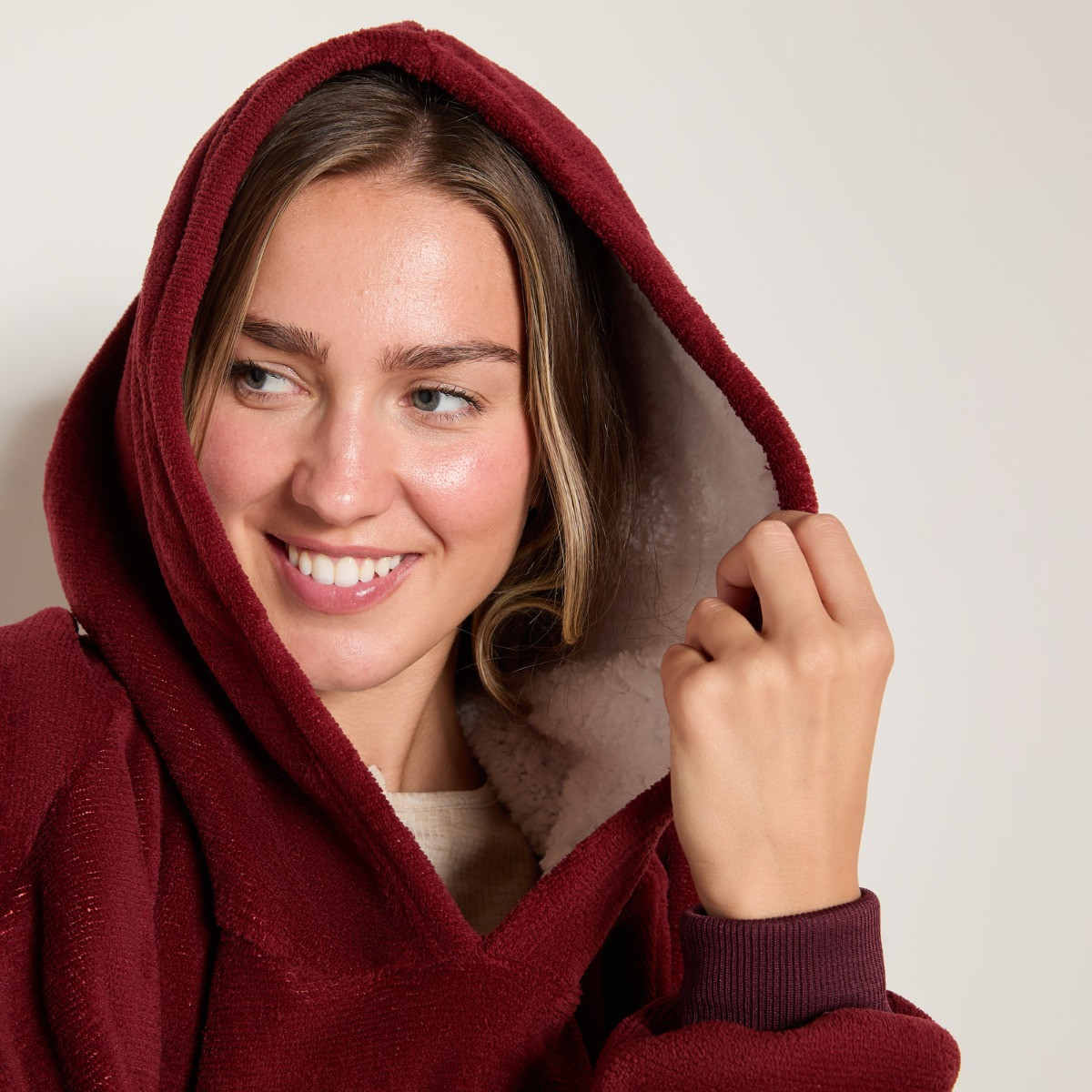 OHS Extra-Long Sherpa Hoodie Blanket - Burgundy>