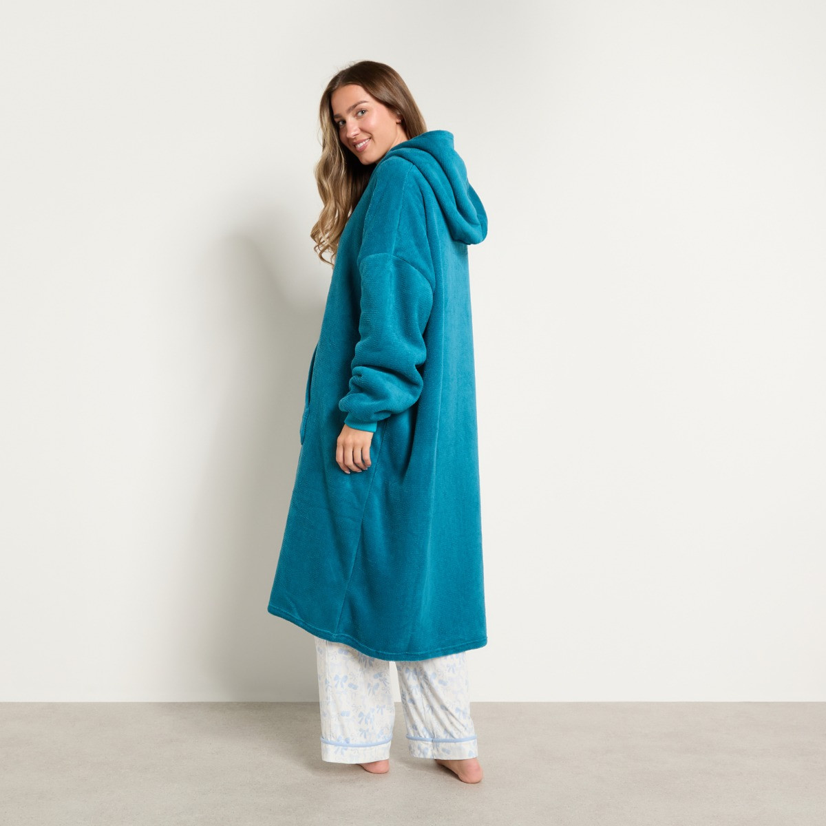 OHS Extra-Long Sherpa Hoodie Blanket - Teal>