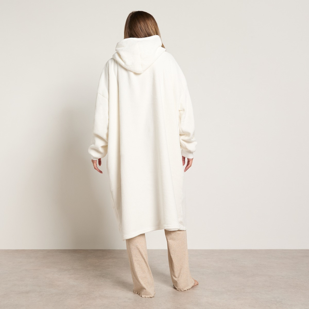OHS Extra-Long Sherpa Hoodie Blanket - Cream>