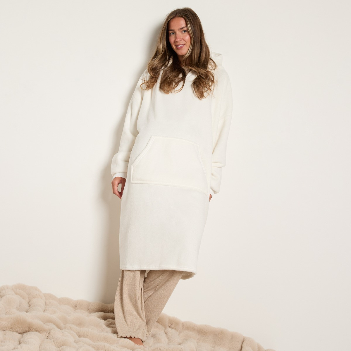 OHS Extra-Long Sherpa Hoodie Blanket - Cream>