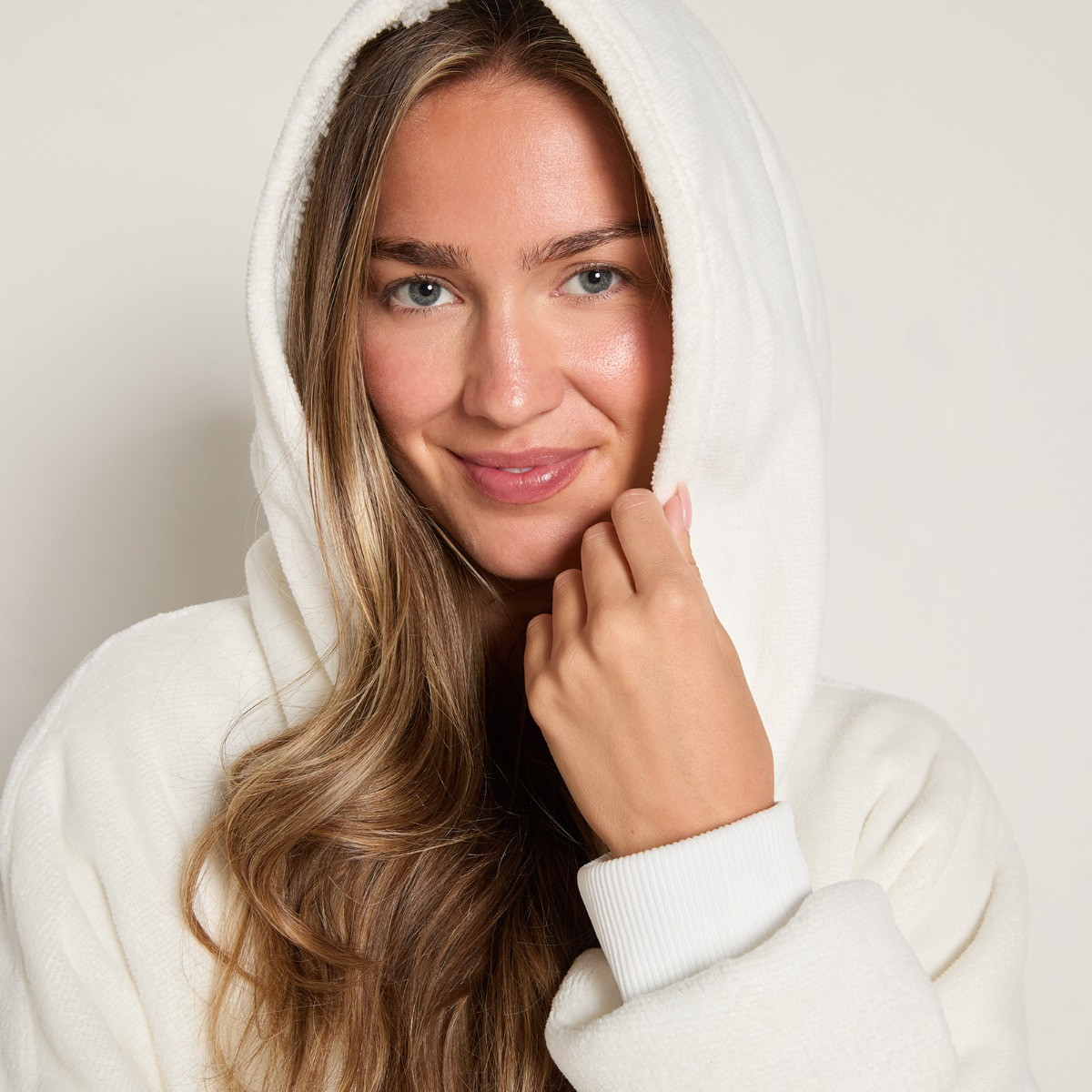 OHS Extra-Long Sherpa Hoodie Blanket - Cream>