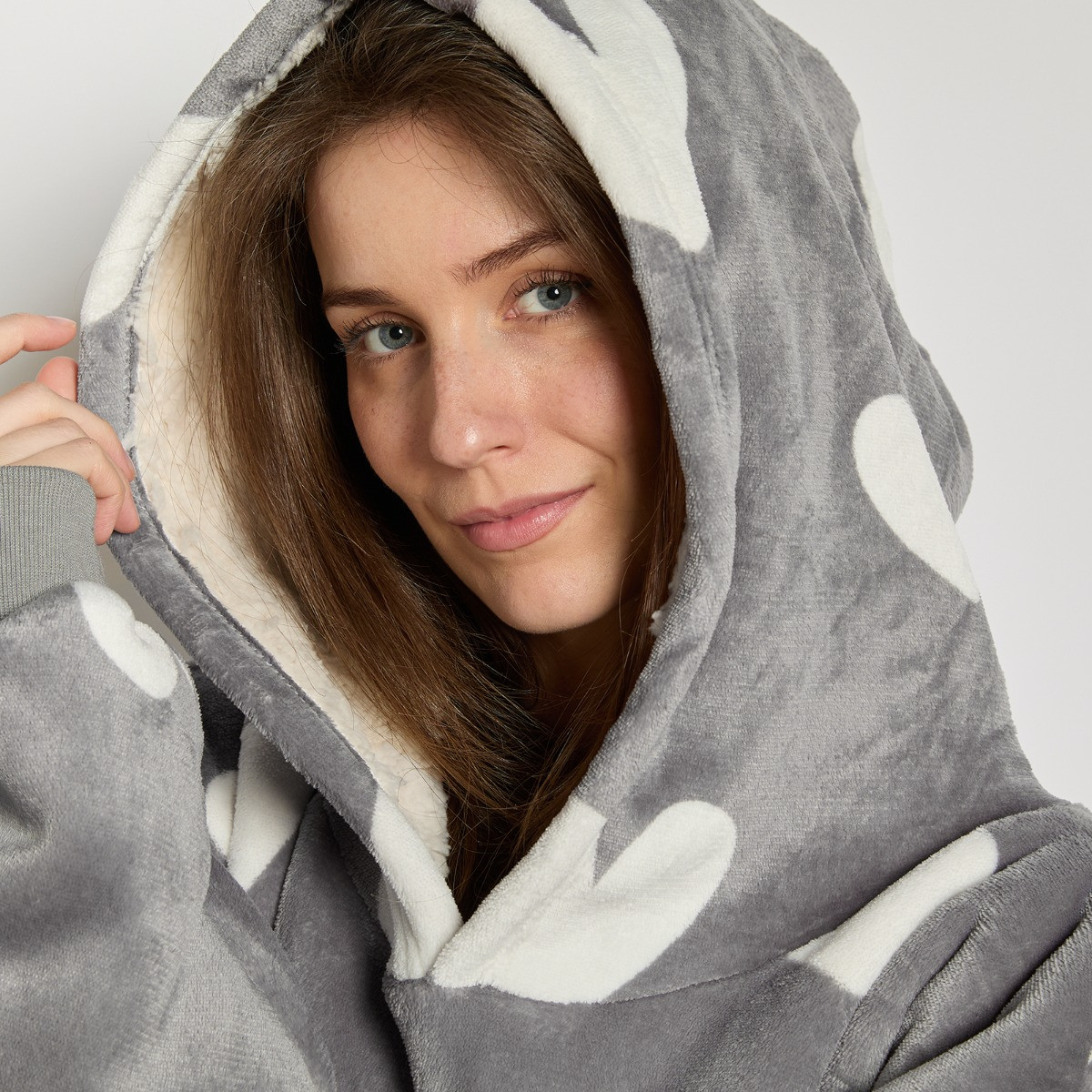 OHS Heart Print Extra Long Hoodie Blanket - Charcoal>