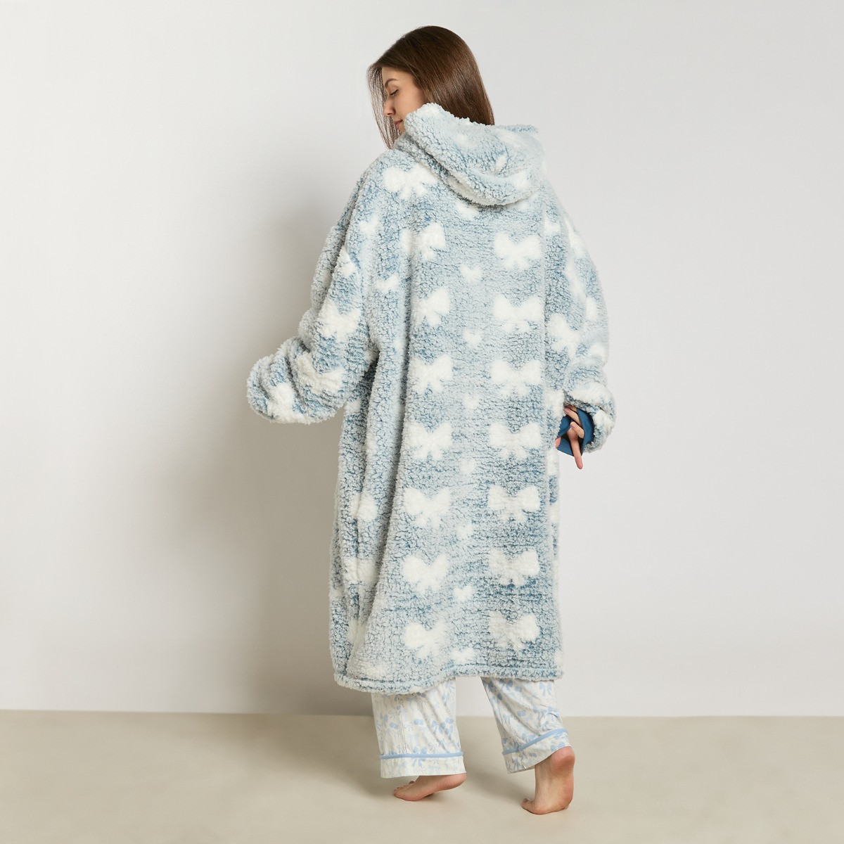 OHS Cosy Adults Bows Extra Long Teddy Marl Hoodie Blanket - Navy>