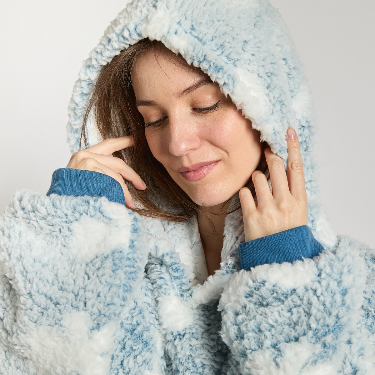 OHS Cosy Adults Bows Extra Long Teddy Marl Hoodie Blanket - Navy>