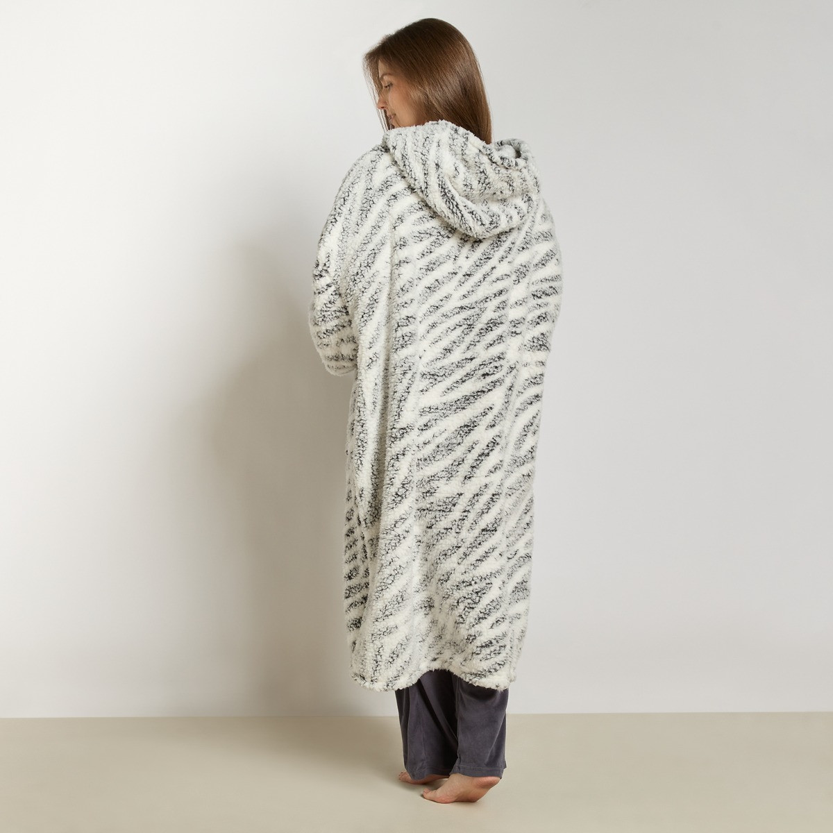 OHS Cosy Adults Zebra Extra Long Teddy Marl Hoodie Blanket - Grey/White>