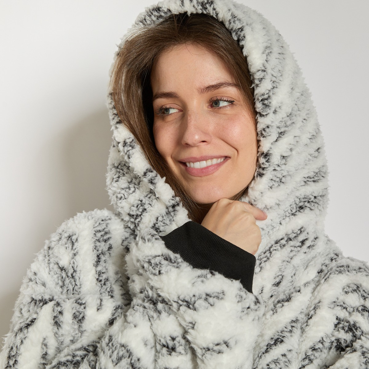 OHS Cosy Adults Zebra Extra Long Teddy Marl Hoodie Blanket - Grey/White>