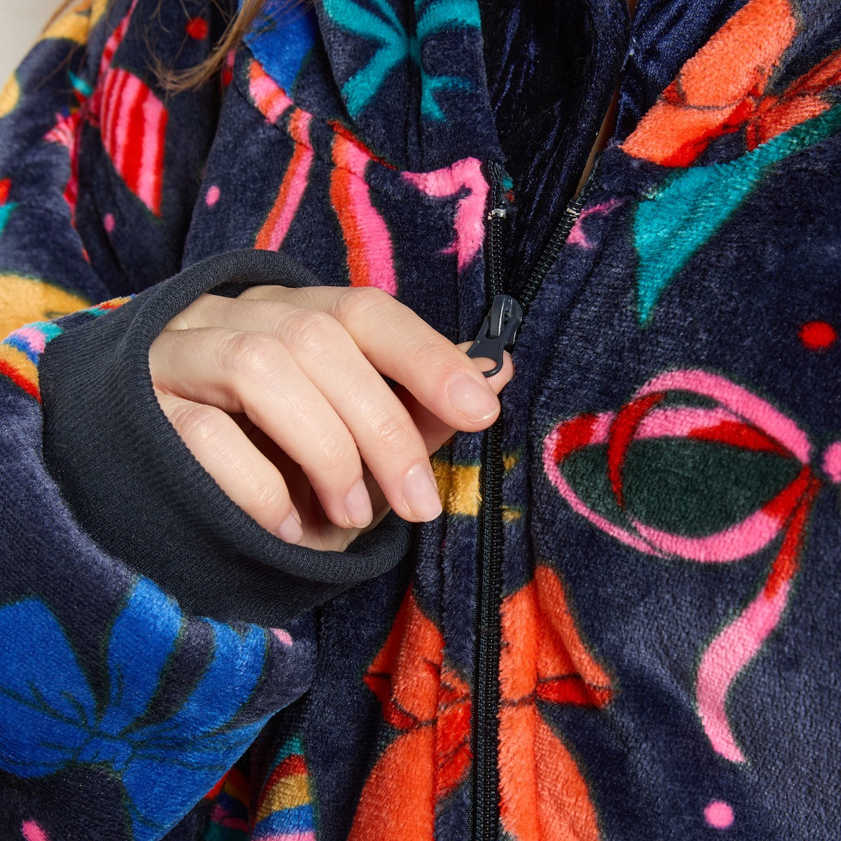 OHS Multi Bow Print Zipper Hoodie Blanket - Navy>