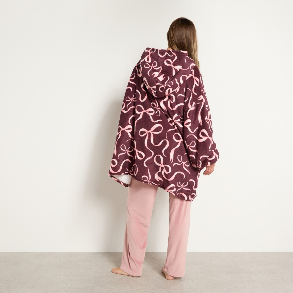 OHS Ribbon Bow Print Electric Heated Hoodie Blanket - Burgundy/Pink>