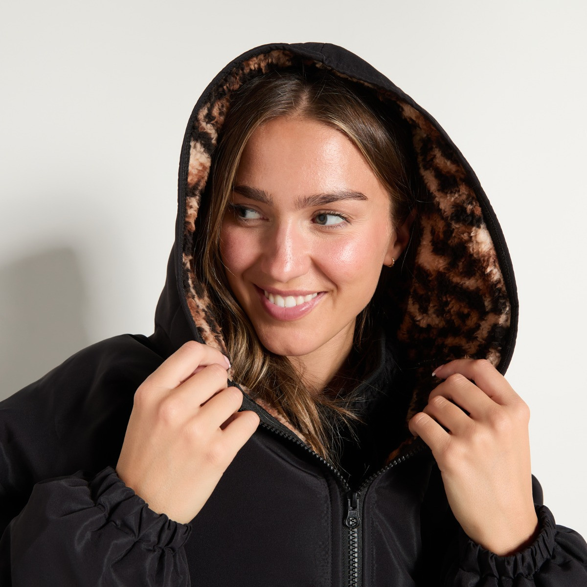 OHS Adult Water Resistant Sherpa Drying Robe - Black/Leopard>