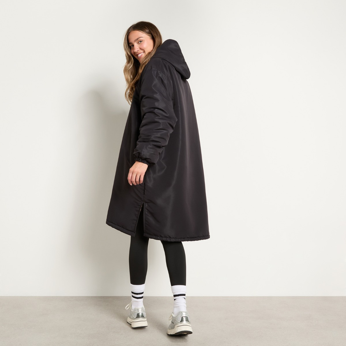 OHS Adult Water Resistant Sherpa Drying Robe - Black/Leopard>