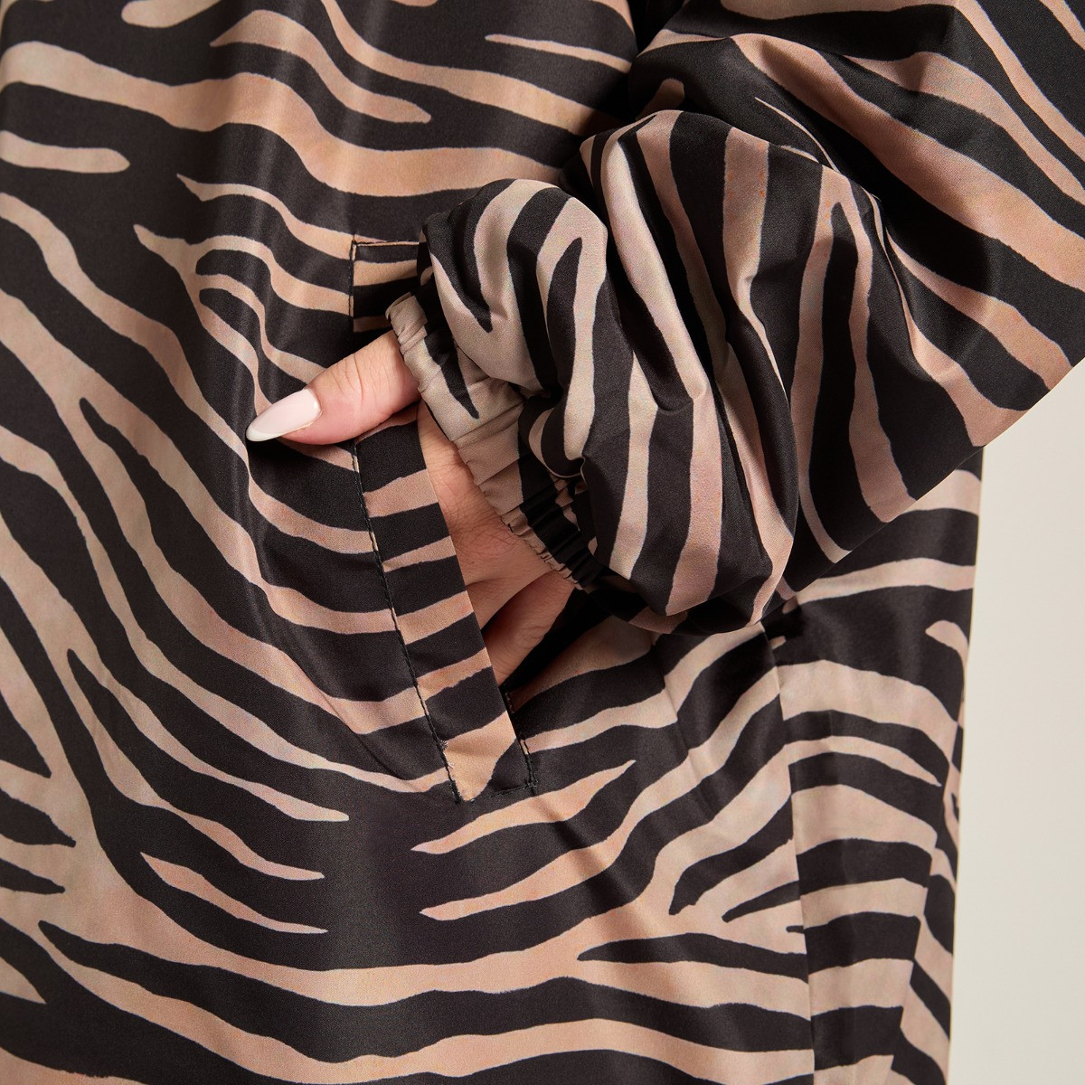 OHS Adults Water Resistant Zebra Print Sherpa Drying Robe - Natural>