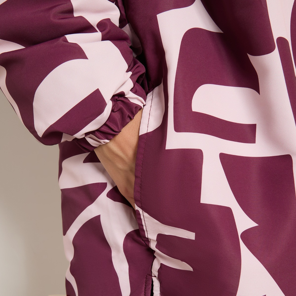 OHS Adults Water Resistant Geo Print Sherpa Drying Robe - Burgundy>
