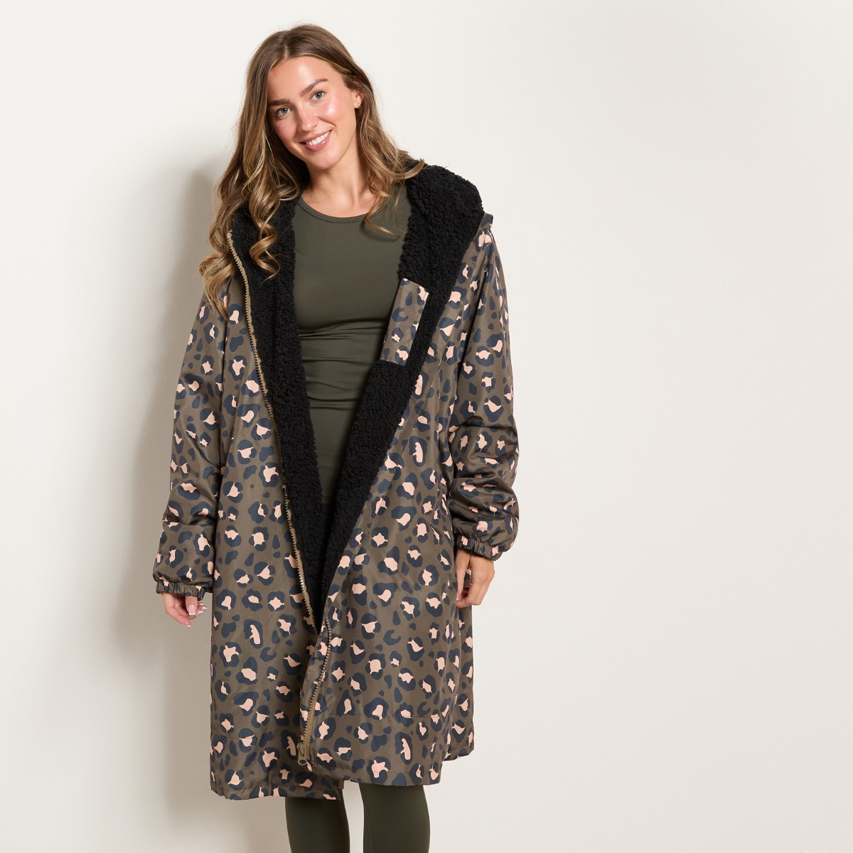 OHS Adults Water Resistant Leopard Print Sherpa Drying Robe - Khaki>