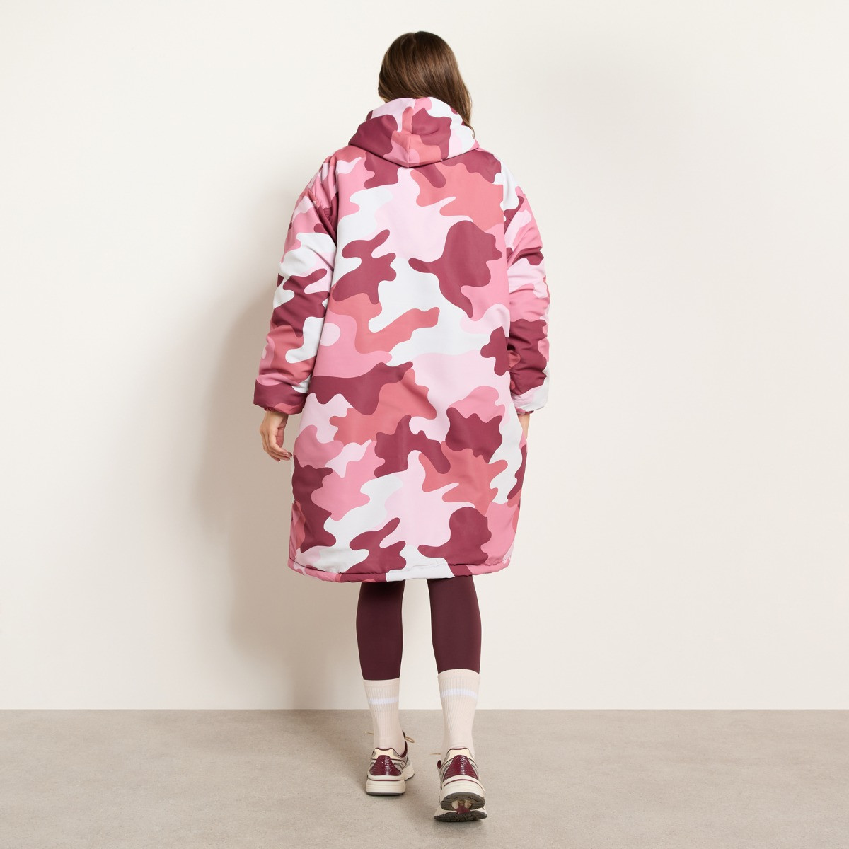 OHS Adults Water Resistant Camo Print Sherpa Drying Robe - Burgundy/Pink >