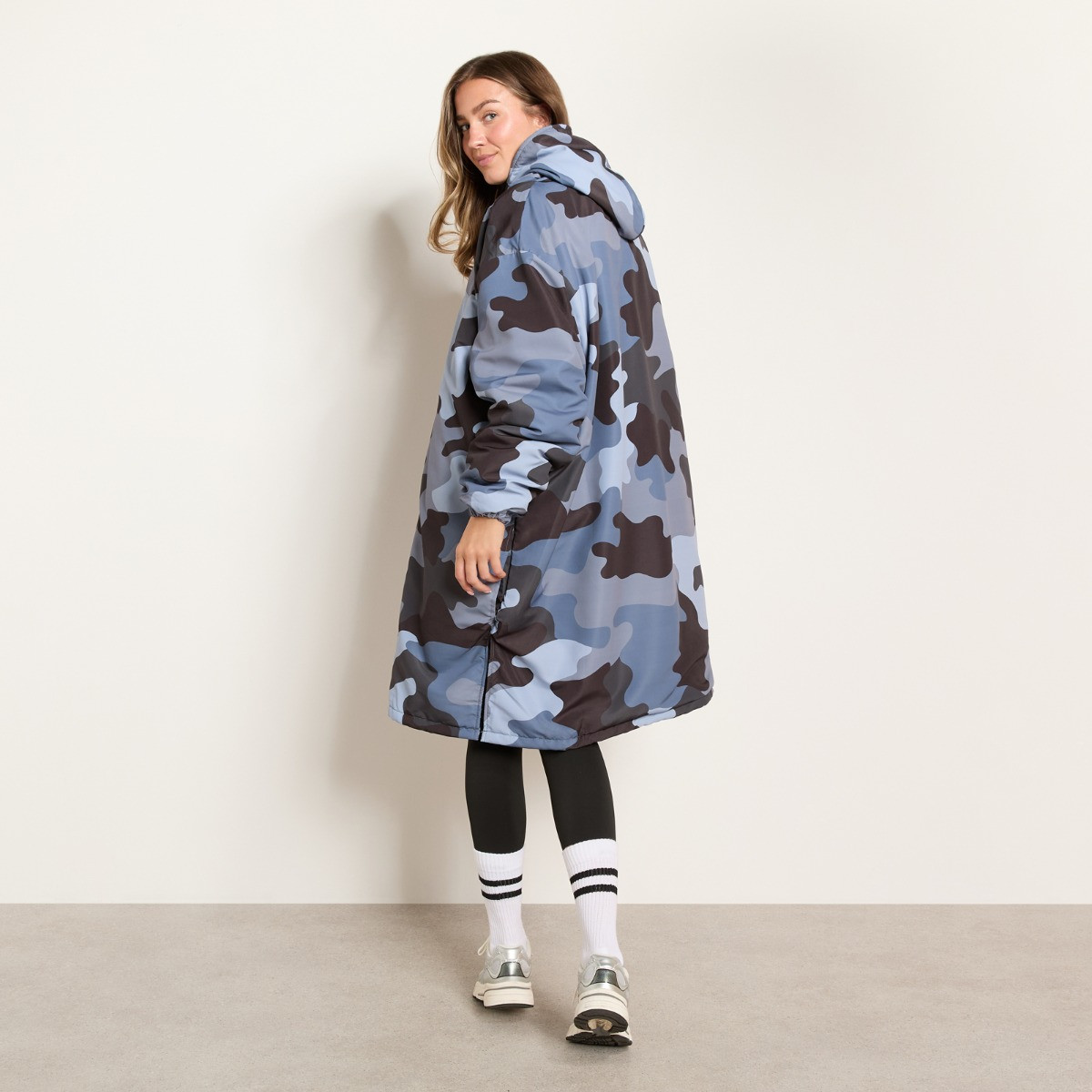 OHS Adults Water Resistant Camo Print Sherpa Drying Robe - Blue/Black>
