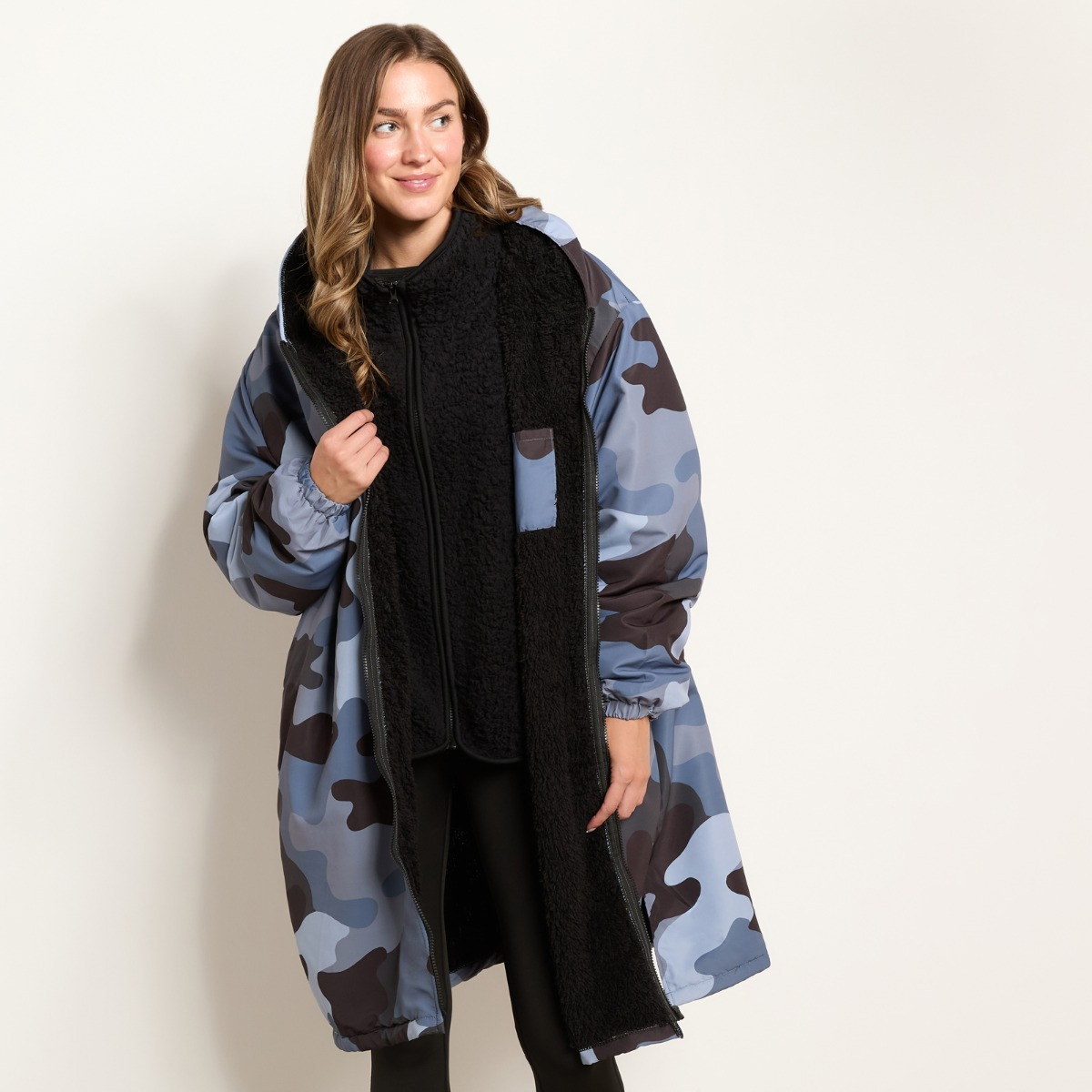 OHS Adults Water Resistant Camo Print Sherpa Drying Robe - Blue/Black>