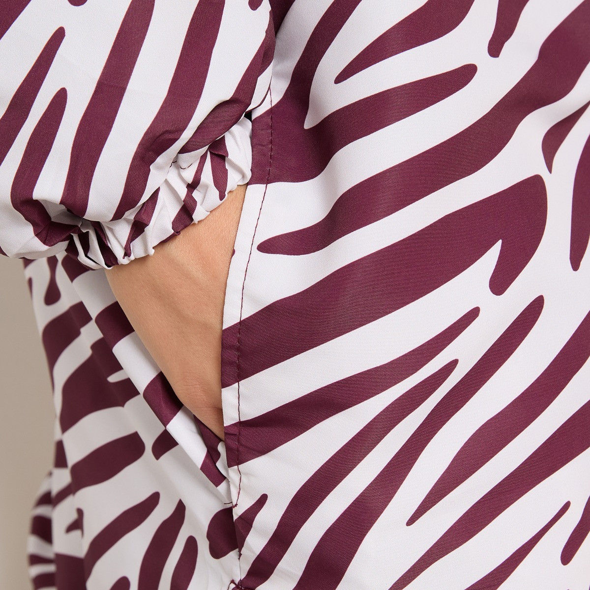 OHS Adults Water Resistant Zebra Print Sherpa Drying Robe - Burgundy>