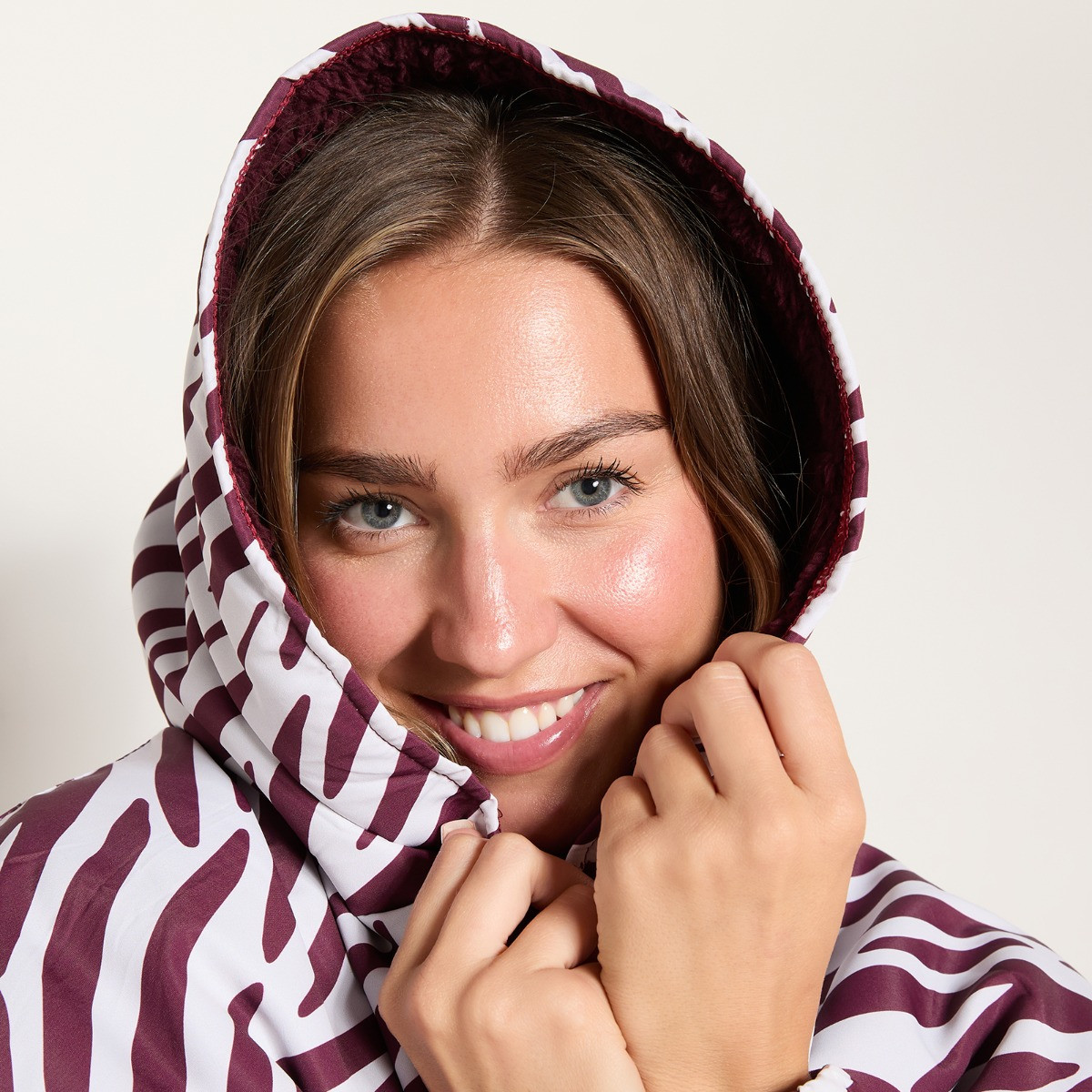 OHS Adults Water Resistant Zebra Print Sherpa Drying Robe - Burgundy>