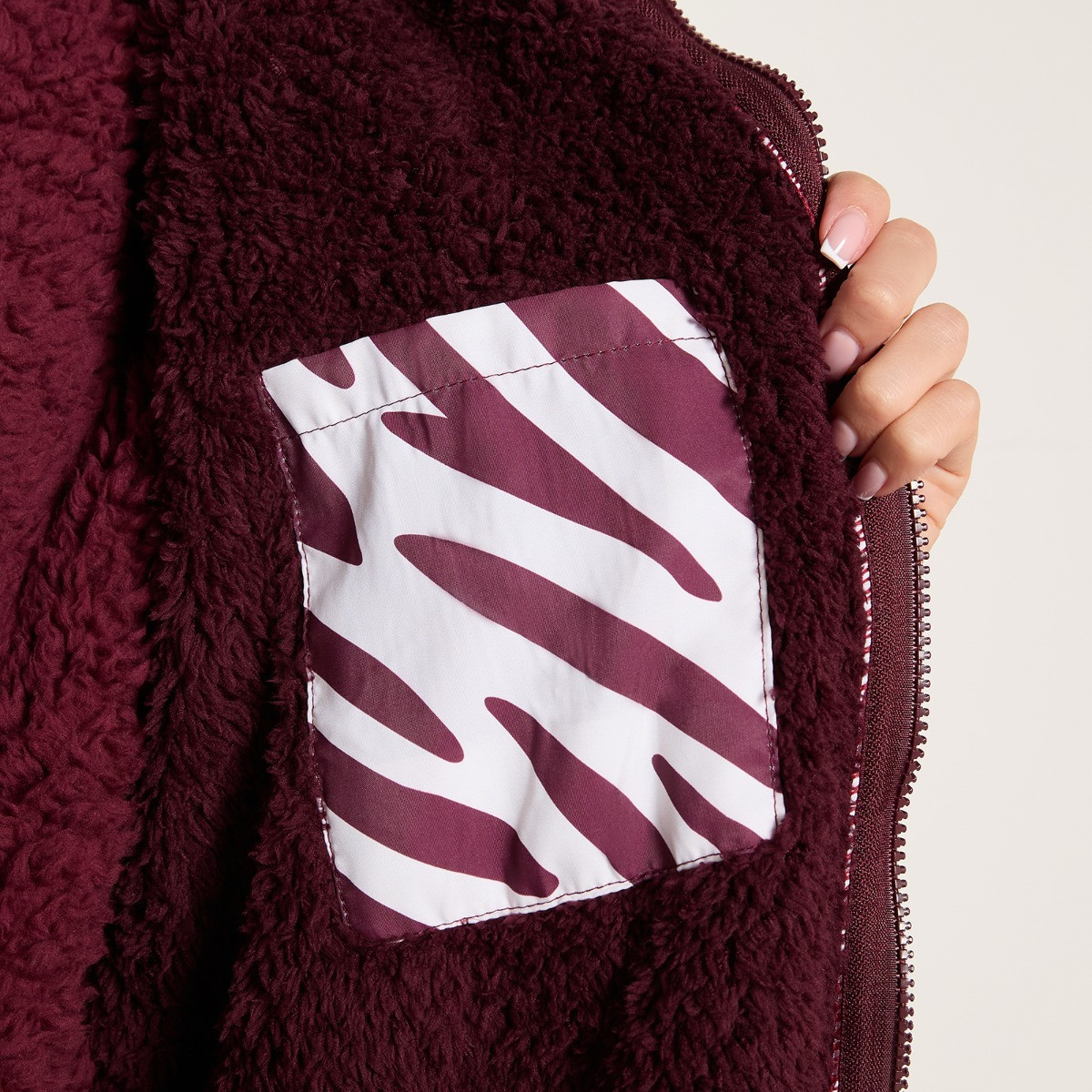 OHS Adults Water Resistant Zebra Print Sherpa Drying Robe - Burgundy>