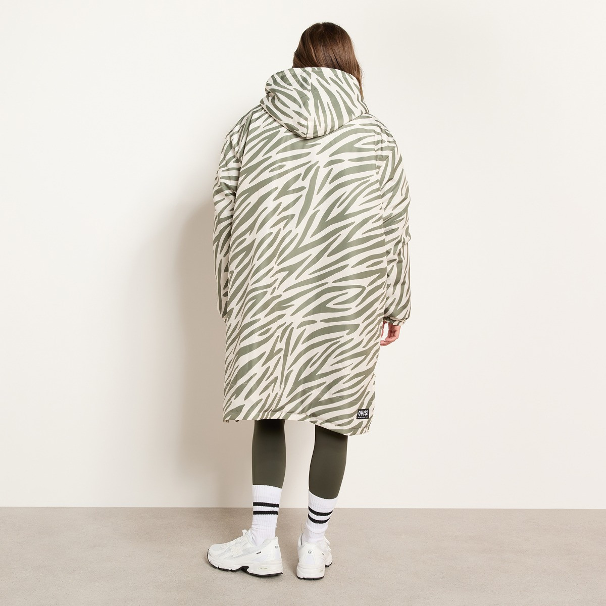 OHS Adults Water Resistant Zebra Print Sherpa Drying Robe - Green/White>