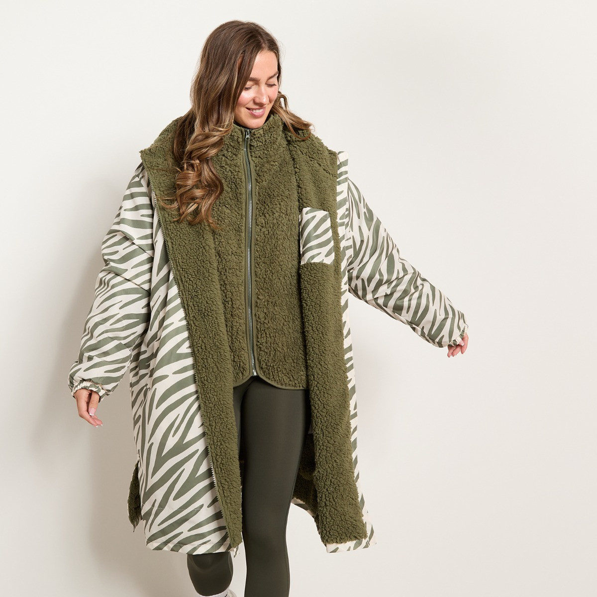 OHS Adults Water Resistant Zebra Print Sherpa Drying Robe - Green/White>