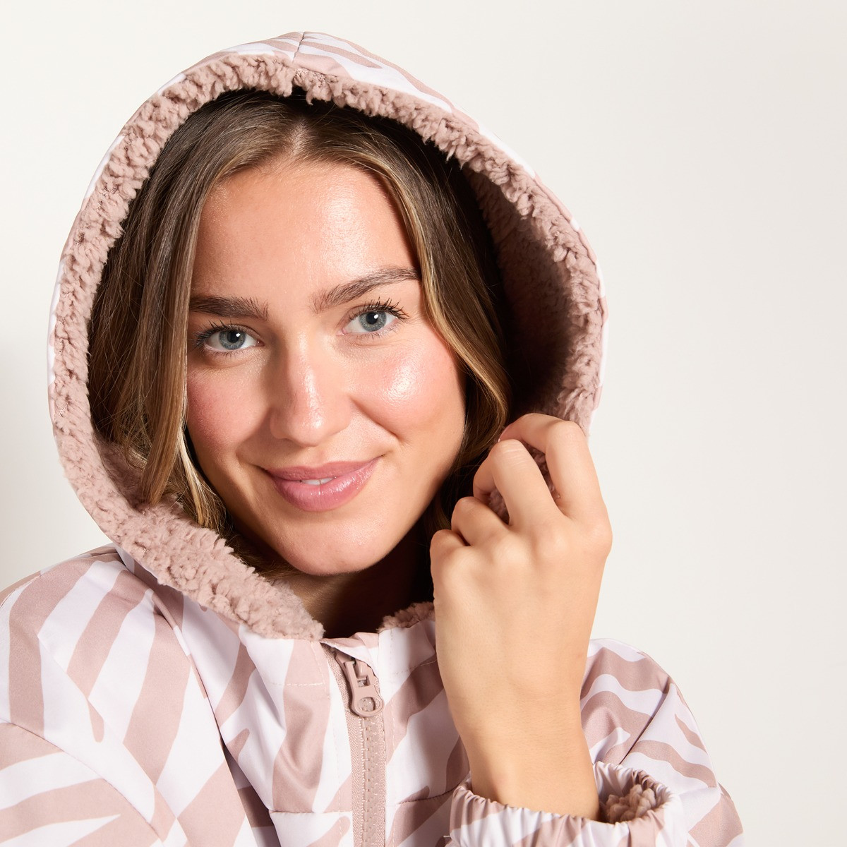 OHS Zebra Print Water Resistant Sherpa Cropped Drying Robe - Beige>