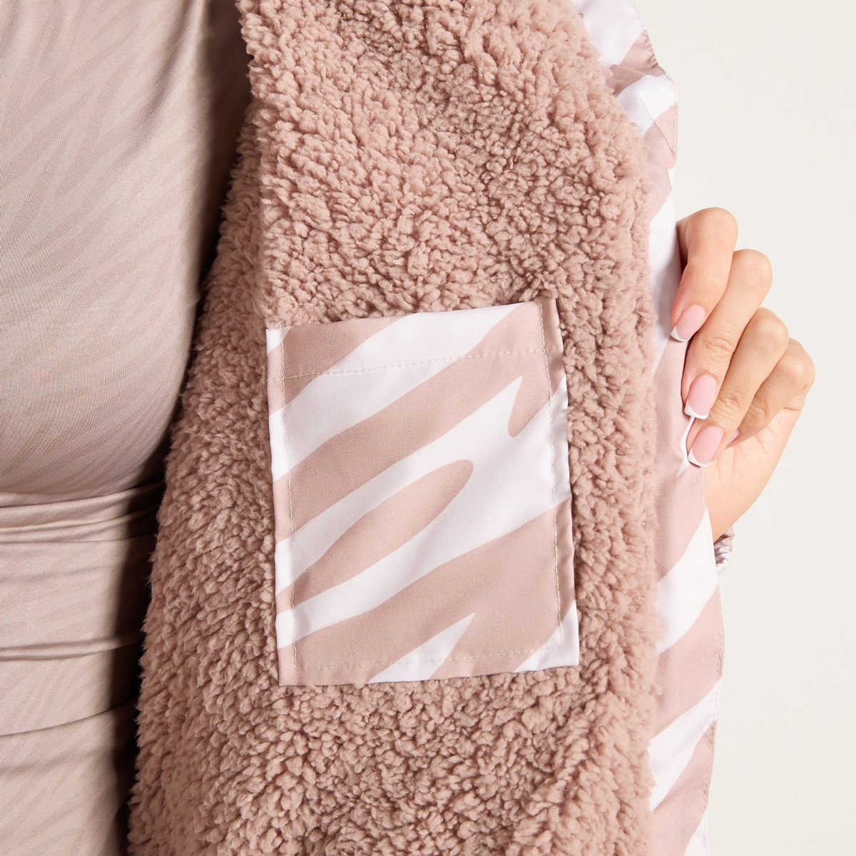 OHS Zebra Print Water Resistant Sherpa Cropped Drying Robe - Beige>