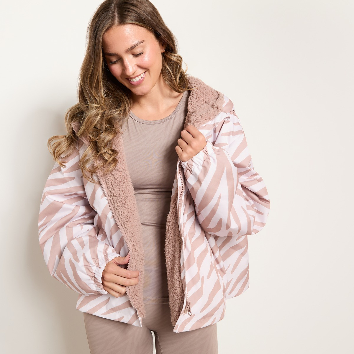 OHS Zebra Print Water Resistant Sherpa Cropped Drying Robe - Beige>