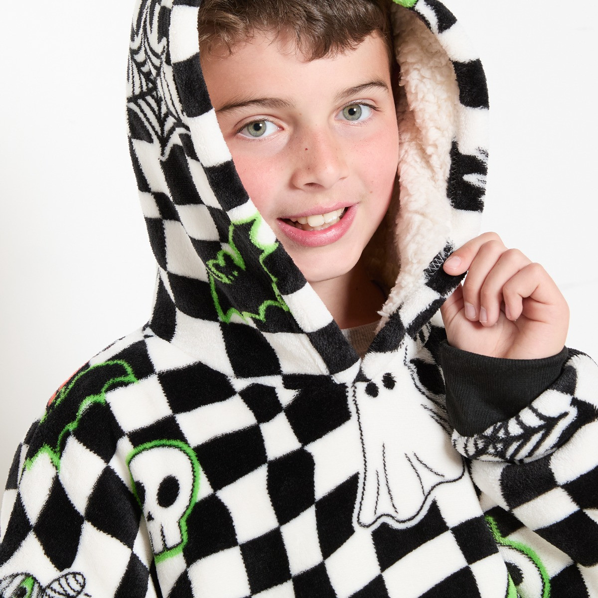 OHS Supersoft Kids Halloween Checkerboard Print Hoodie Blanket - Monochrome>