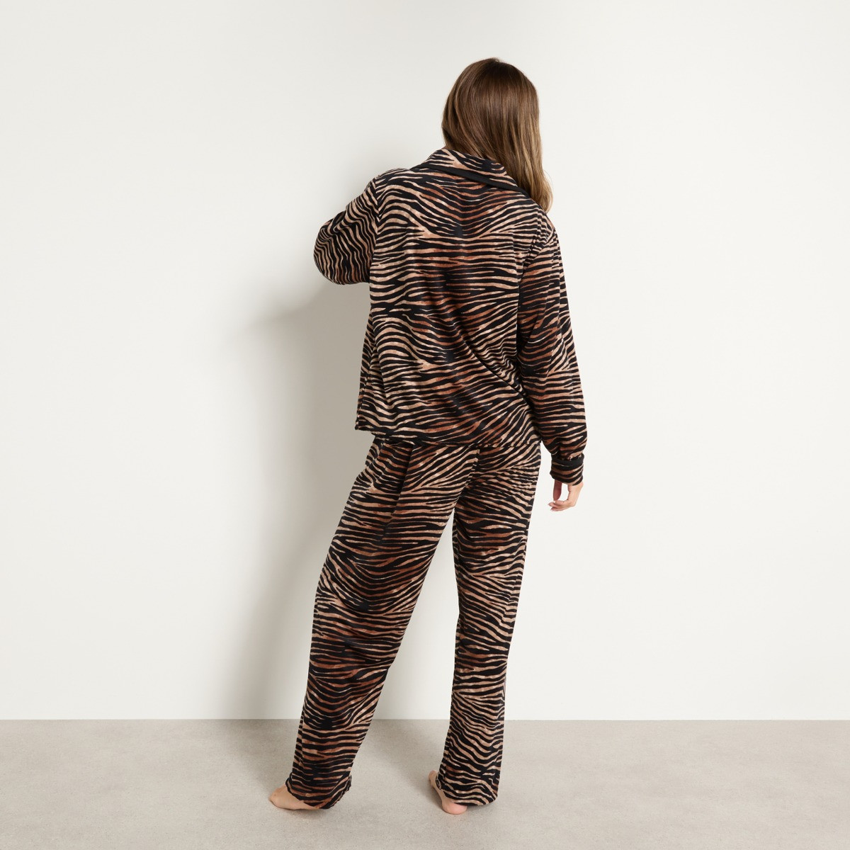 OHS Zebra Print Matte Velvet Button Through Pyjama Set - Black>