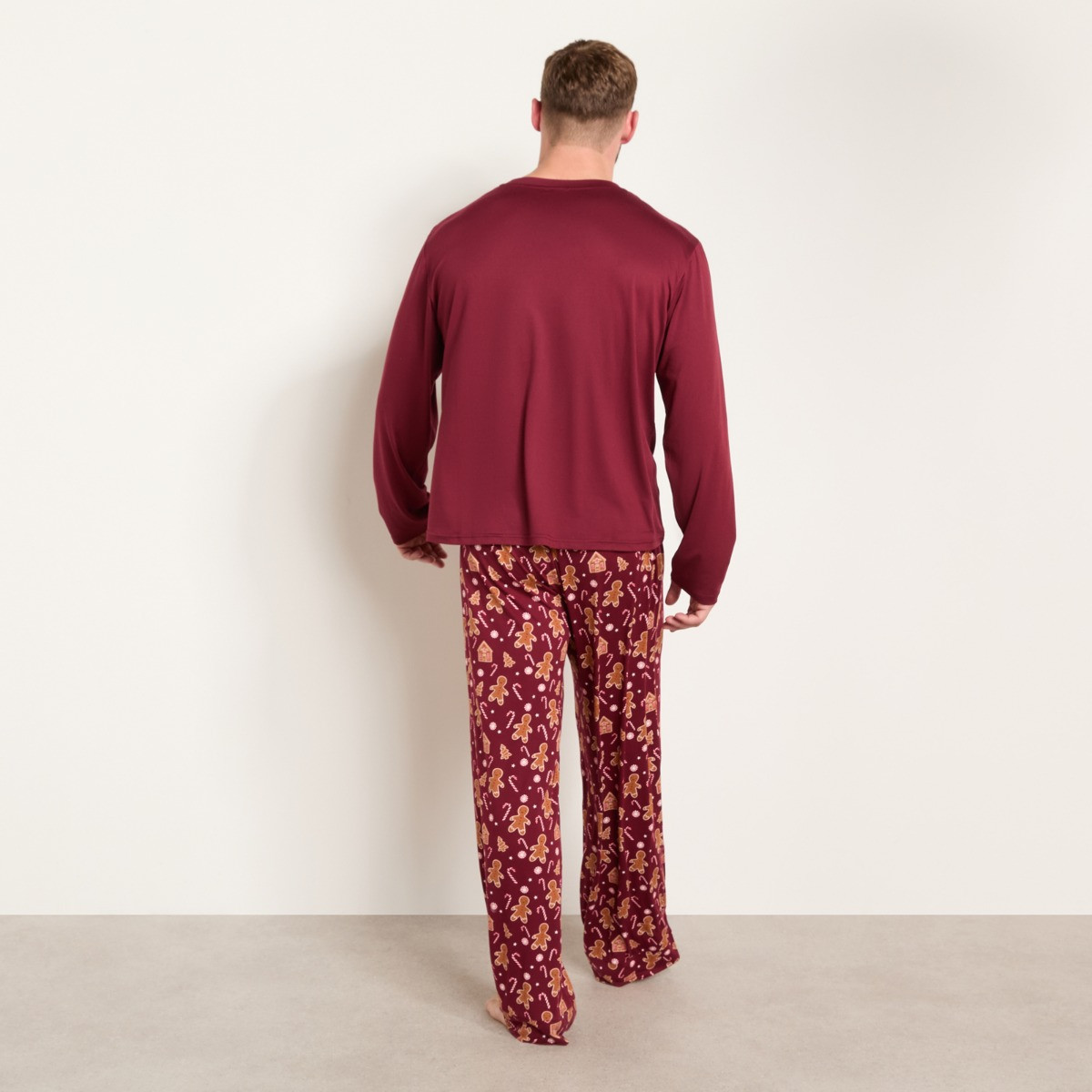 OHS Men's Christmas Gingerbread Pyjama Set - Burgundy>