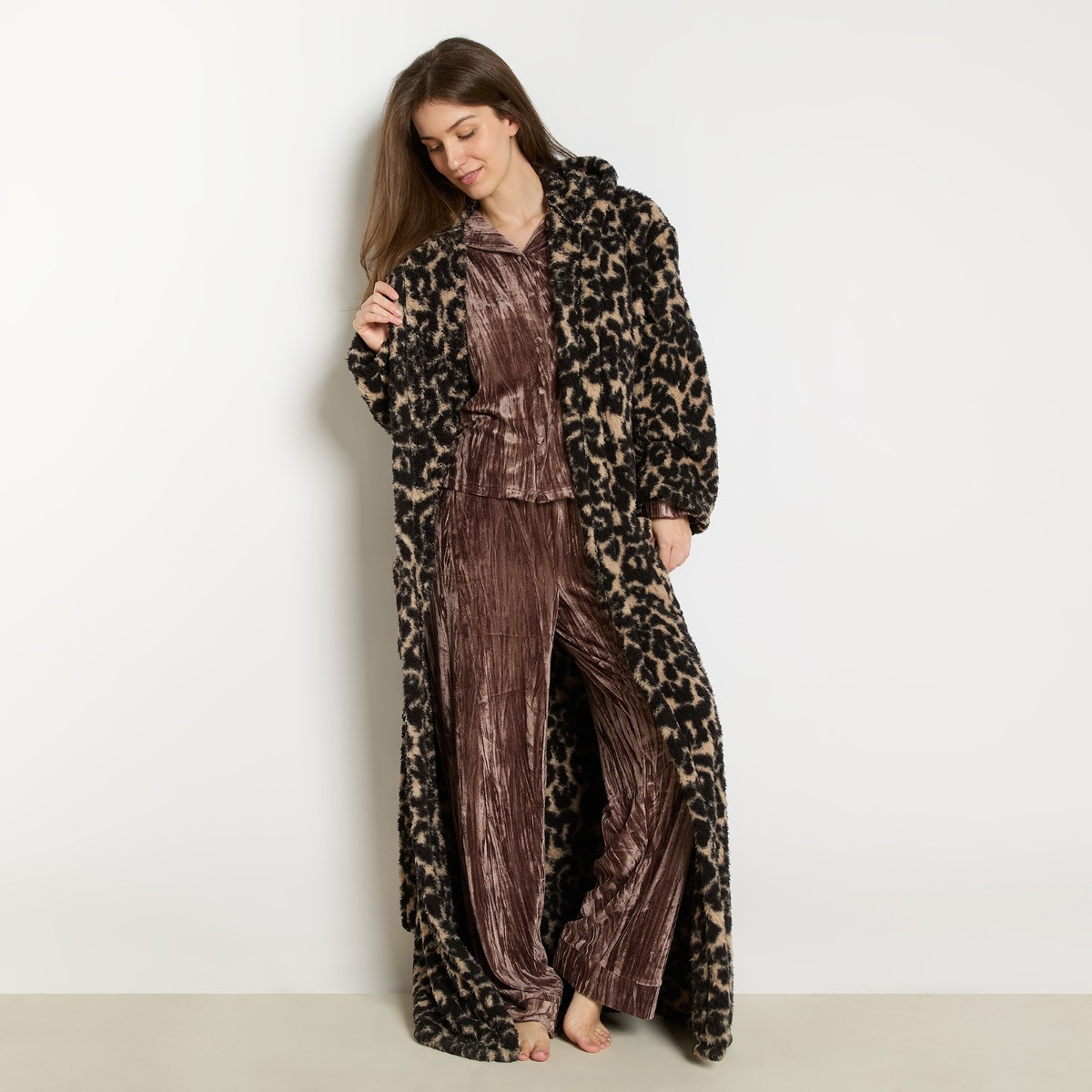 OHS Leopard Teddy Fleece Floor Length Dressing Gown - Natural>