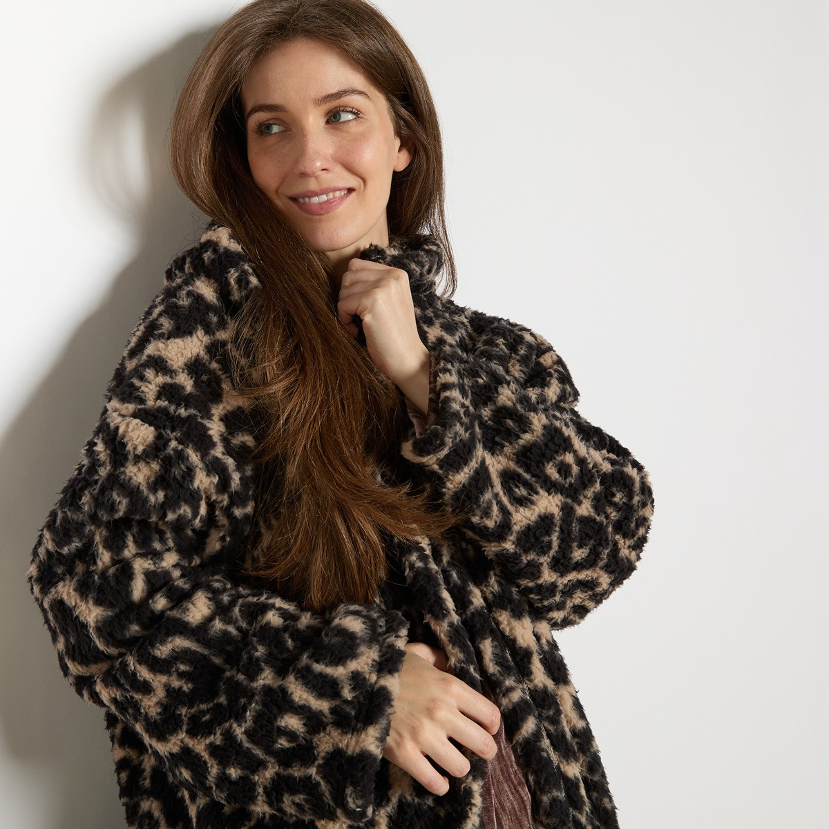 OHS Leopard Teddy Fleece Floor Length Dressing Gown - Natural>