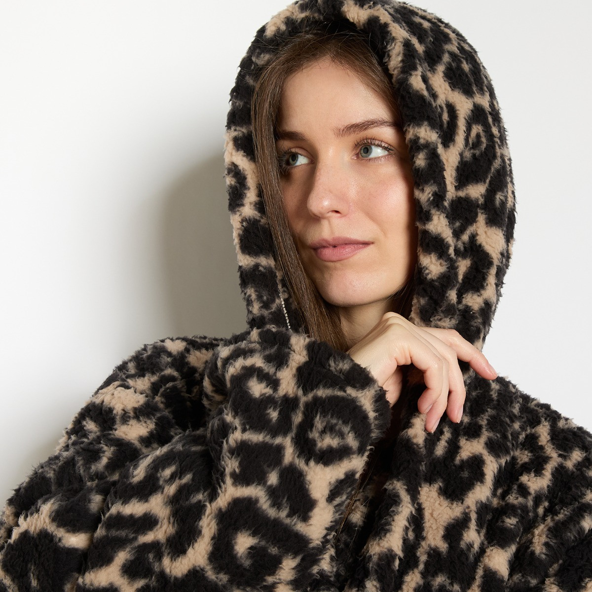 OHS Leopard Teddy Fleece Floor Length Dressing Gown - Natural>